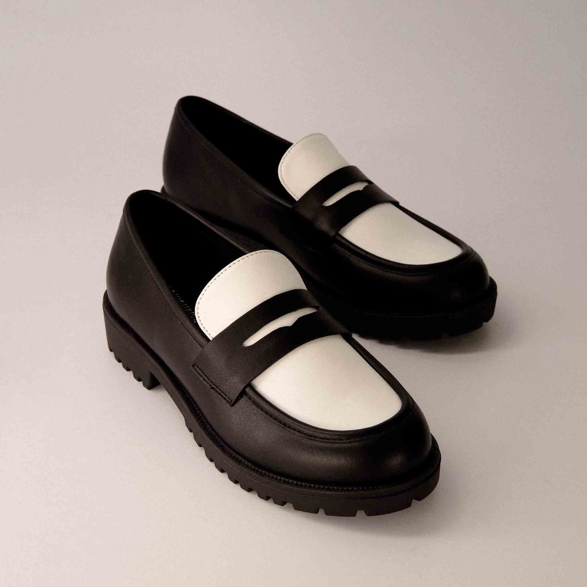 Reggio Contrast Slip On Loafer - view 1